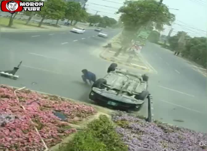 Video :Despite having a horrible injury, he appears to recover without any consequences!